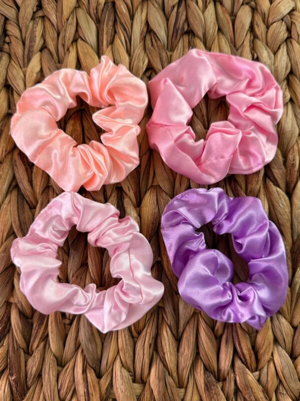 Saten Scrunchie Toka Seti – 4’lü Pastel ve Mor-Pembe Renkli Varyasyonlu Saç Lastiği - Görsel 7