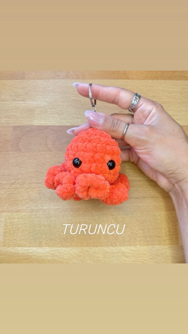 Turuncu el yapımı peluş ahtapot hediyelik anahtarlık