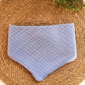 Mavi müslin bandana mama önlüğü kumaş detayı