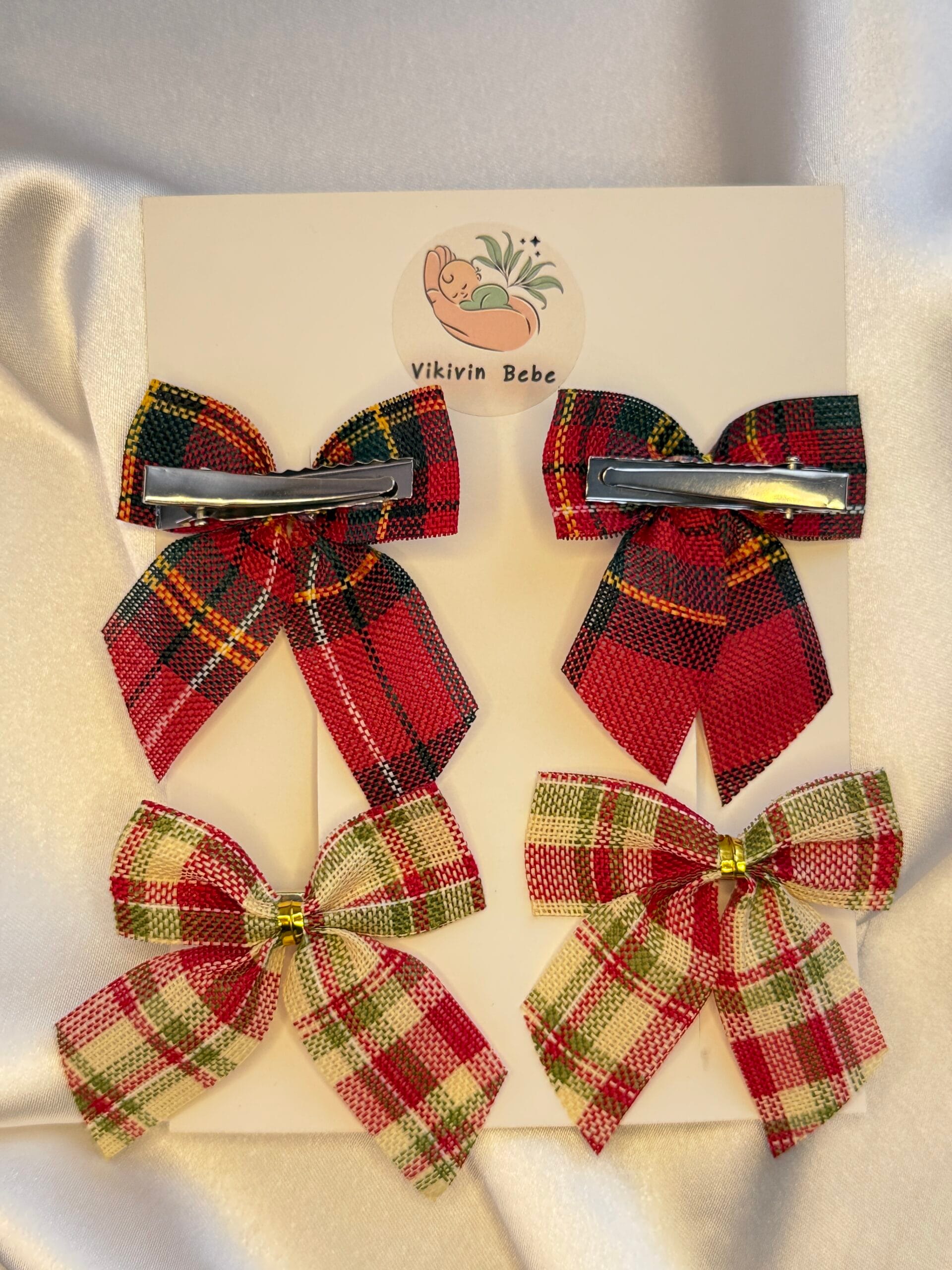 çocuk fiyonk toka 4’lü set – arka yüz, metal timsah klipsli ekose fiyonklar ve klips konumlandırma görünümü