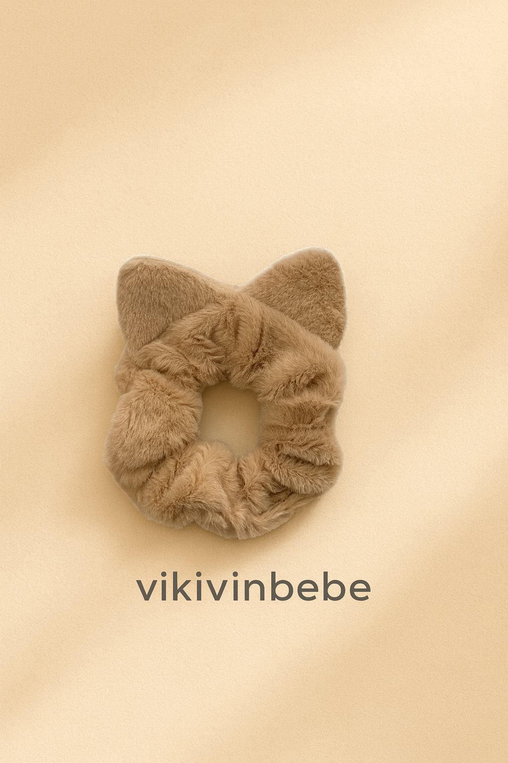 Kum beji kulaklı peluş scrunchie – yumuşak peluş saç lastiği