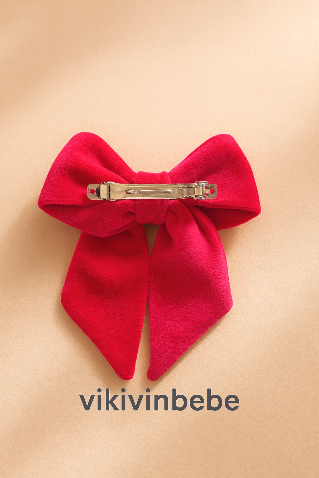 Fuşya pembe kadife fiyonk saç tokası, arkadan görünüm, 8 cm metal barrette