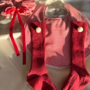 Anne Kız Bebek Seti – Kırmızı Çizgili Mama Önlüğü Anne kız bebek seti kırmızı çizgili bebek mama önlüğü