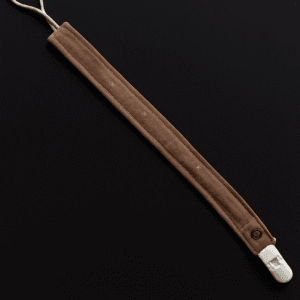 Yıldız desenli kahve müslin emzik askısı – makrome ilmek ve klips