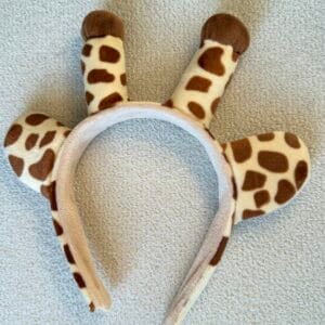 • Zürafa kulaklı çocuk tacı önden görünüm peluş kulak ve boynuz detaylı