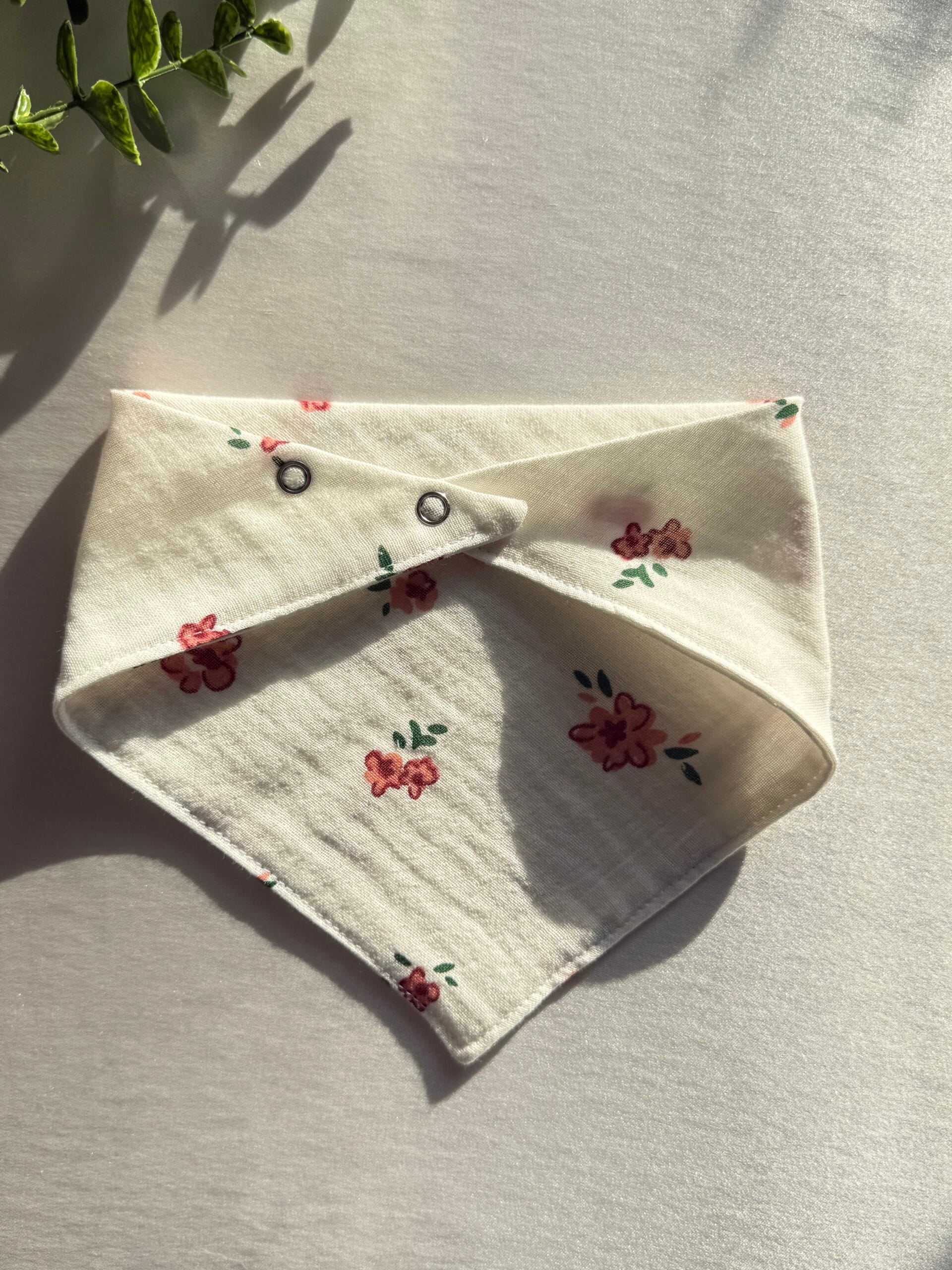 Desenli 4 Katlı Müslin Bebek Önlüğü %100 Pamuk Emici Şık ve Nefes Alabilir - Görsel 6