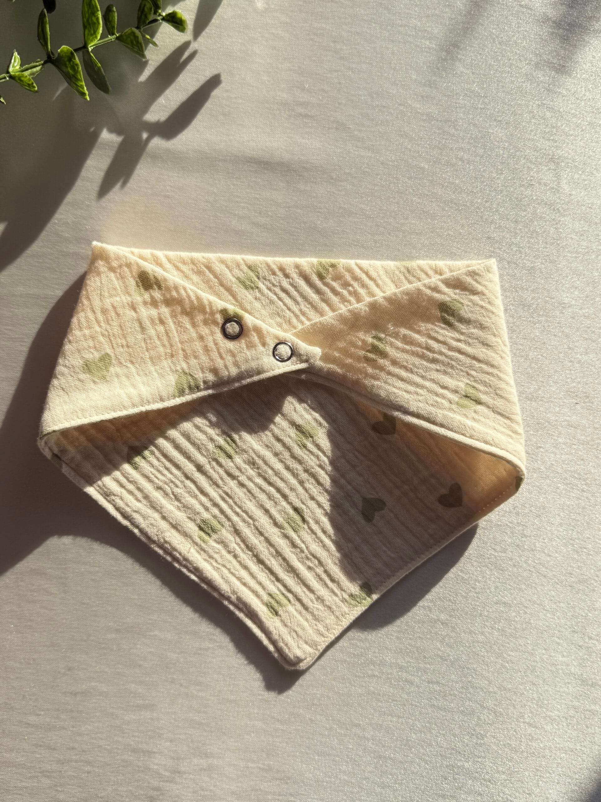 Desenli 4 Katlı Müslin Bebek Önlüğü %100 Pamuk Emici Şık ve Nefes Alabilir - Görsel 3