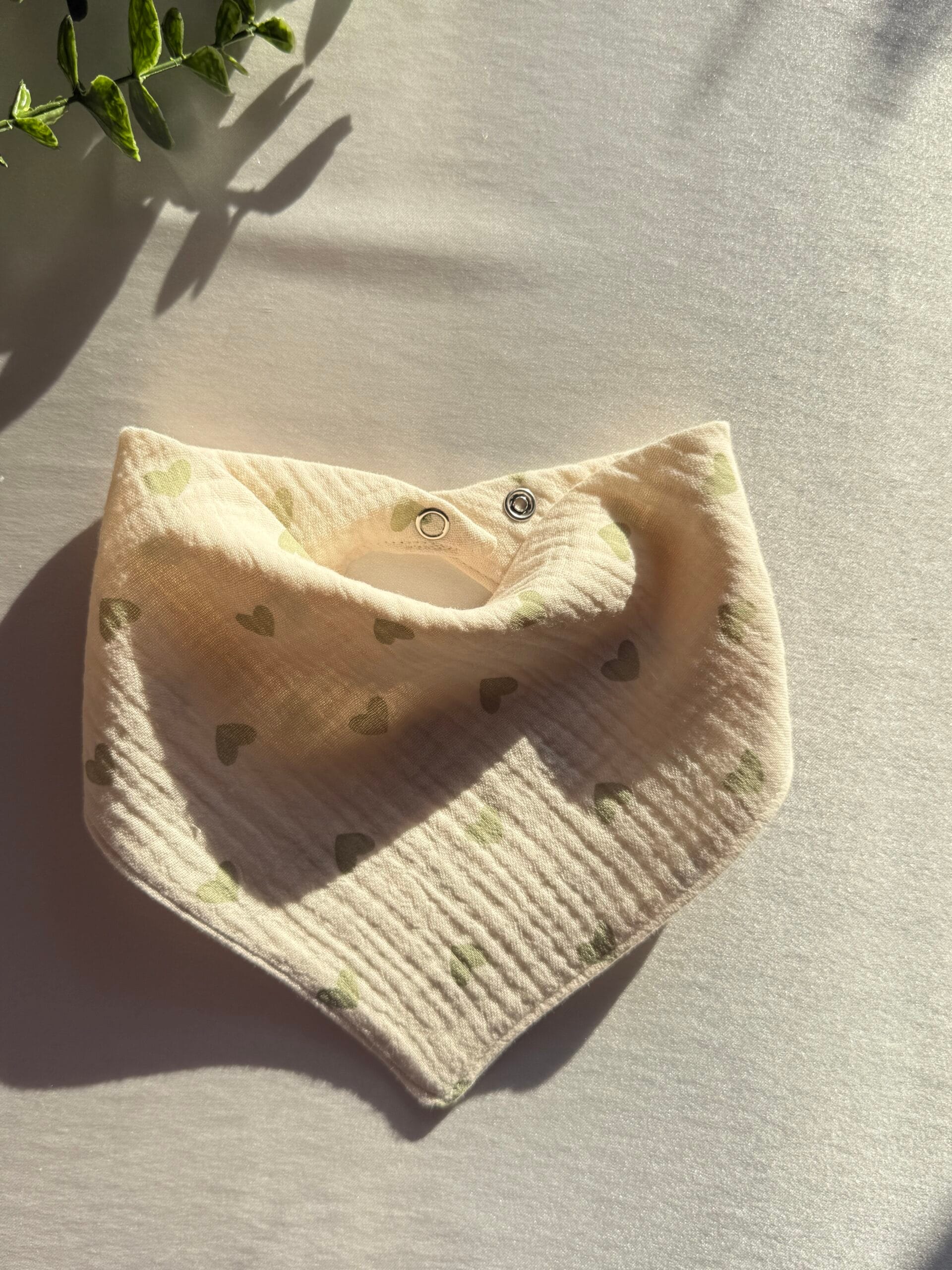 Desenli 4 Katlı Müslin Bebek Önlüğü %100 Pamuk Emici Şık ve Nefes Alabilir - Görsel 4