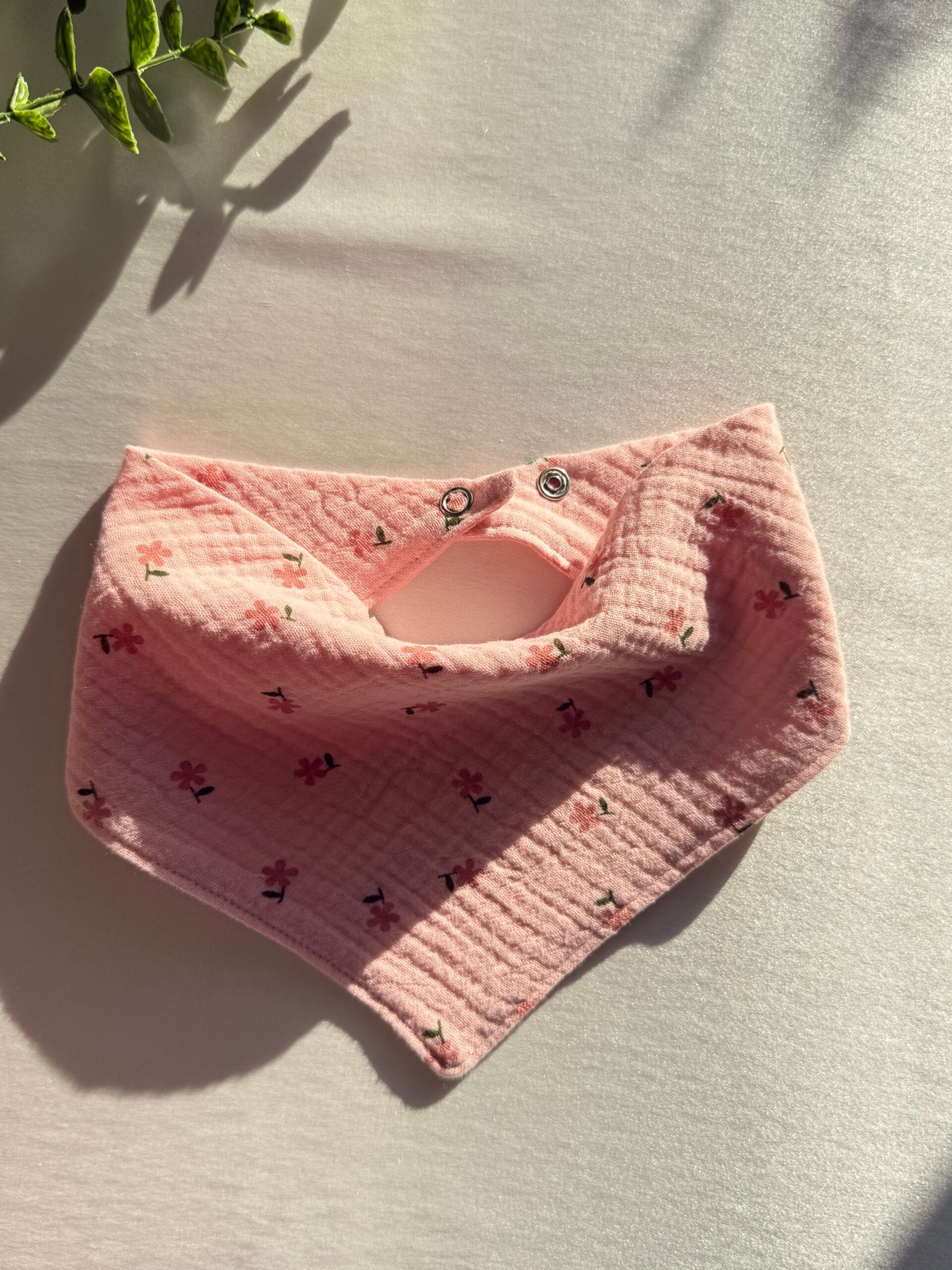 Desenli 4 Katlı Müslin Bebek Önlüğü %100 Pamuk Emici Şık ve Nefes Alabilir - Görsel 8