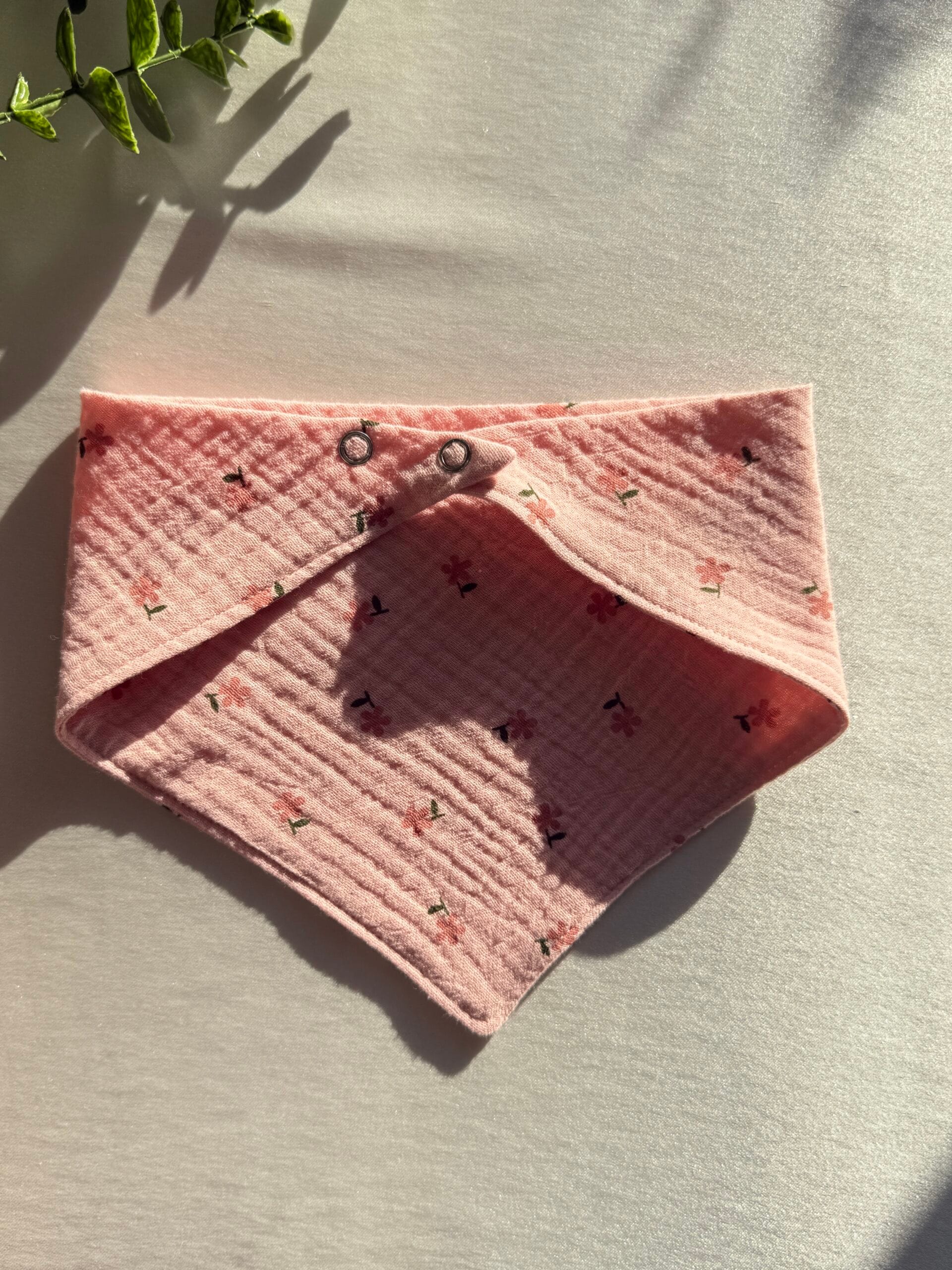 Desenli 4 Katlı Müslin Bebek Önlüğü %100 Pamuk Emici Şık ve Nefes Alabilir - Görsel 5