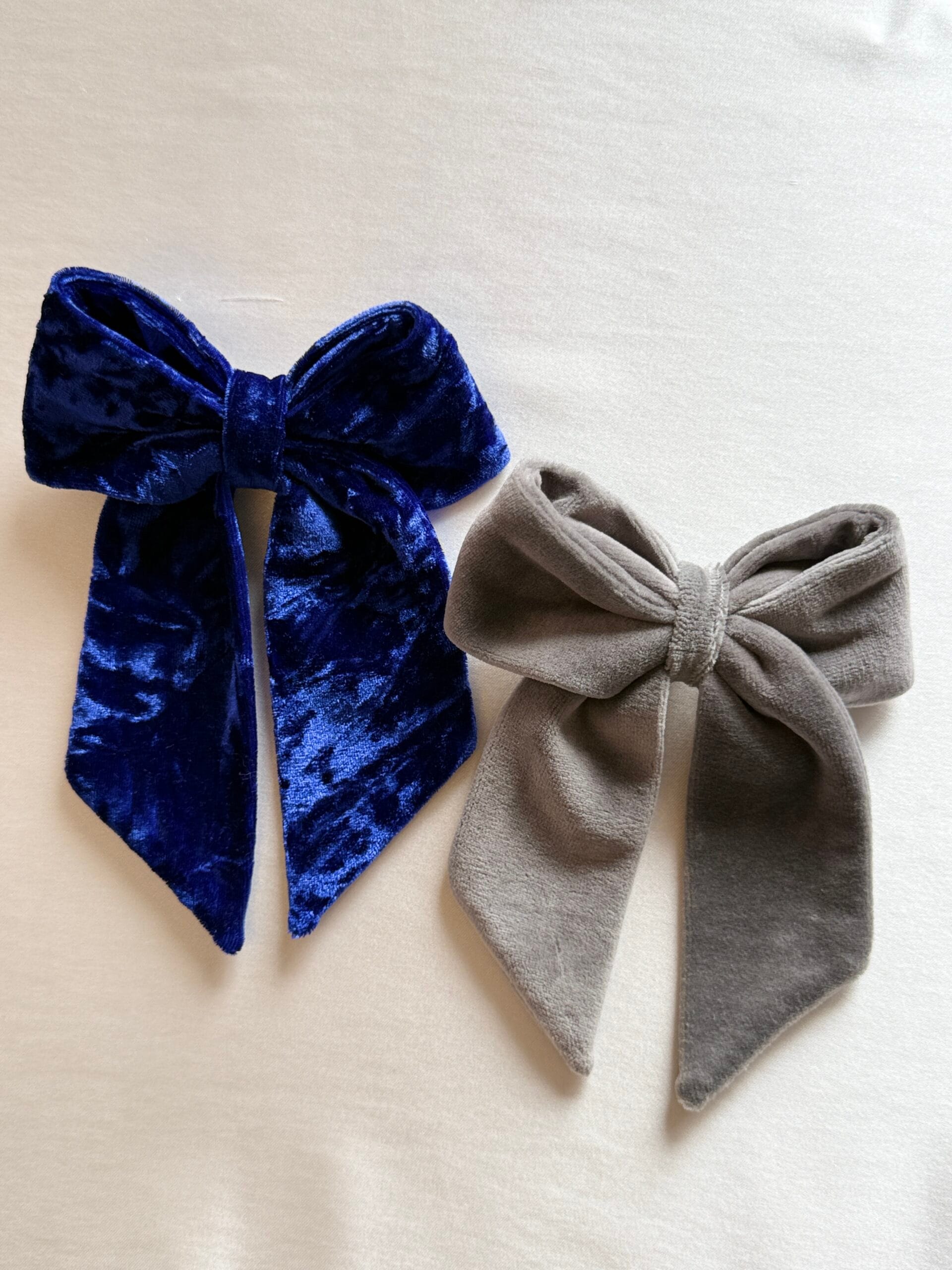 Parlak Lacivert ve Gri Renkli Kadife toka