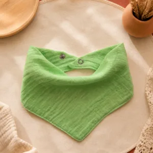 Yeşil çift çıtçıtlı 4 katlı müslin bebek önlüğü